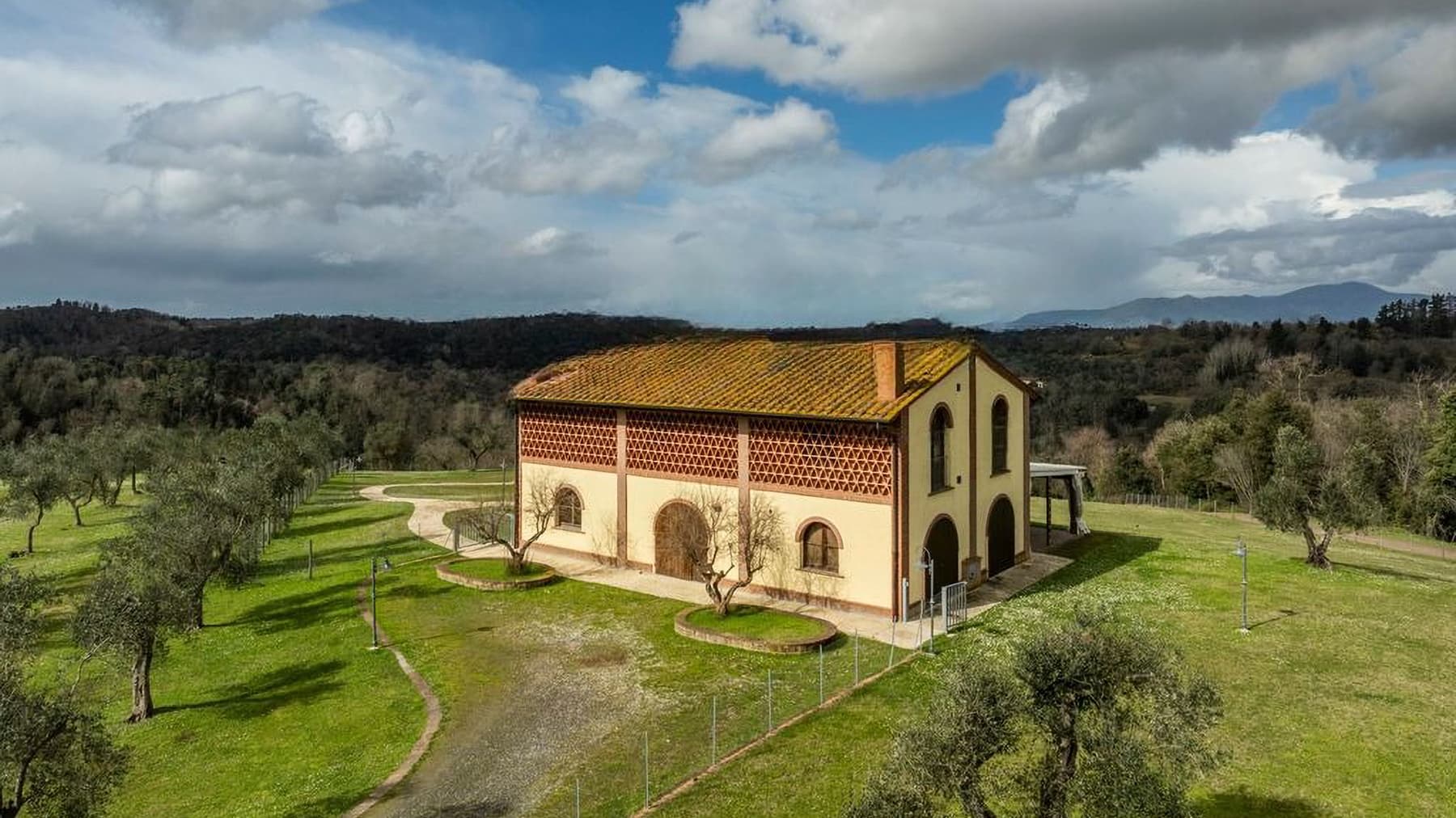 Casale con tenuta agricola a Palaia, Toscana