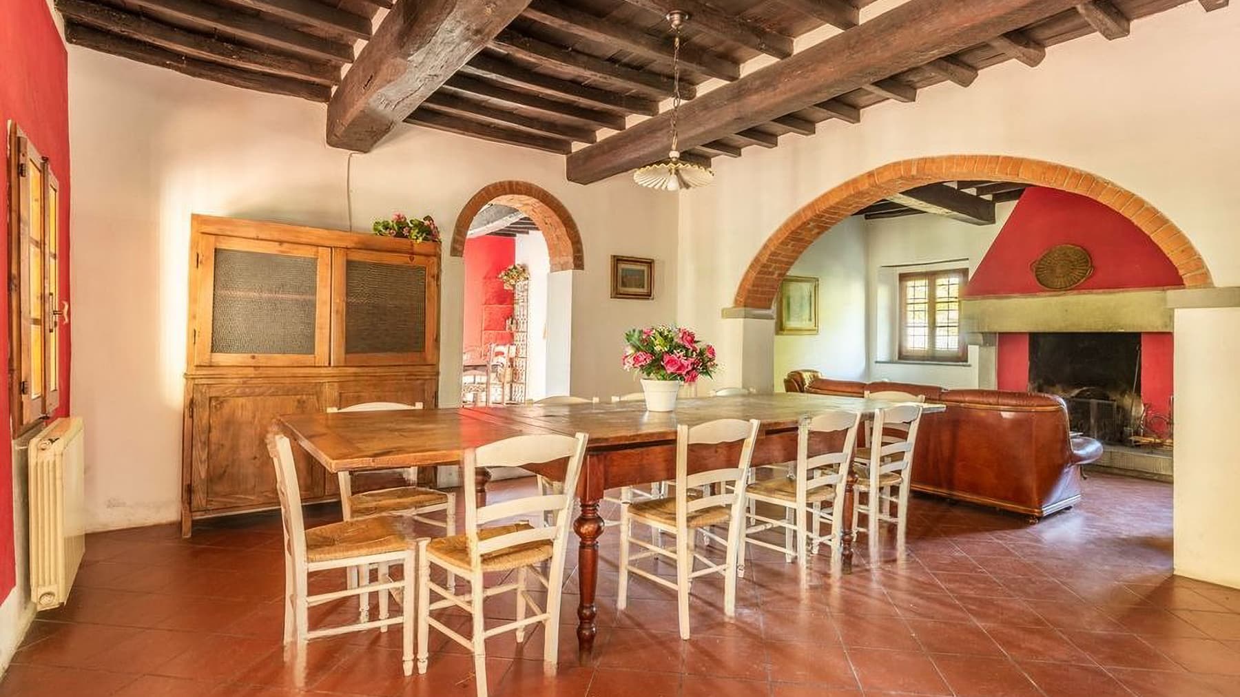 Casale storico in vendita nel cuore della Toscana
