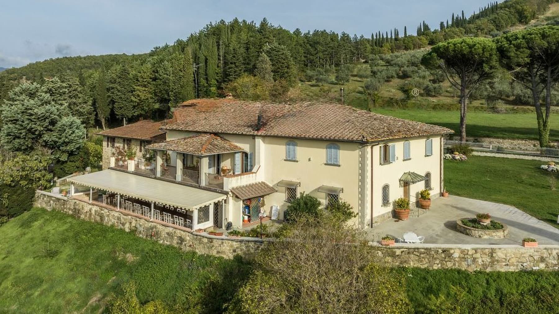 Casale storico in vendita nel cuore della Toscana