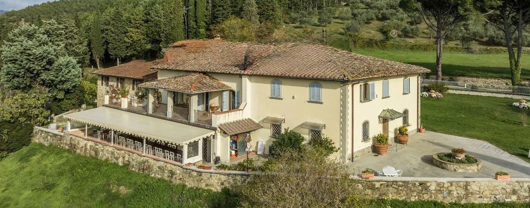 Casale storico in vendita nel cuore della Toscana