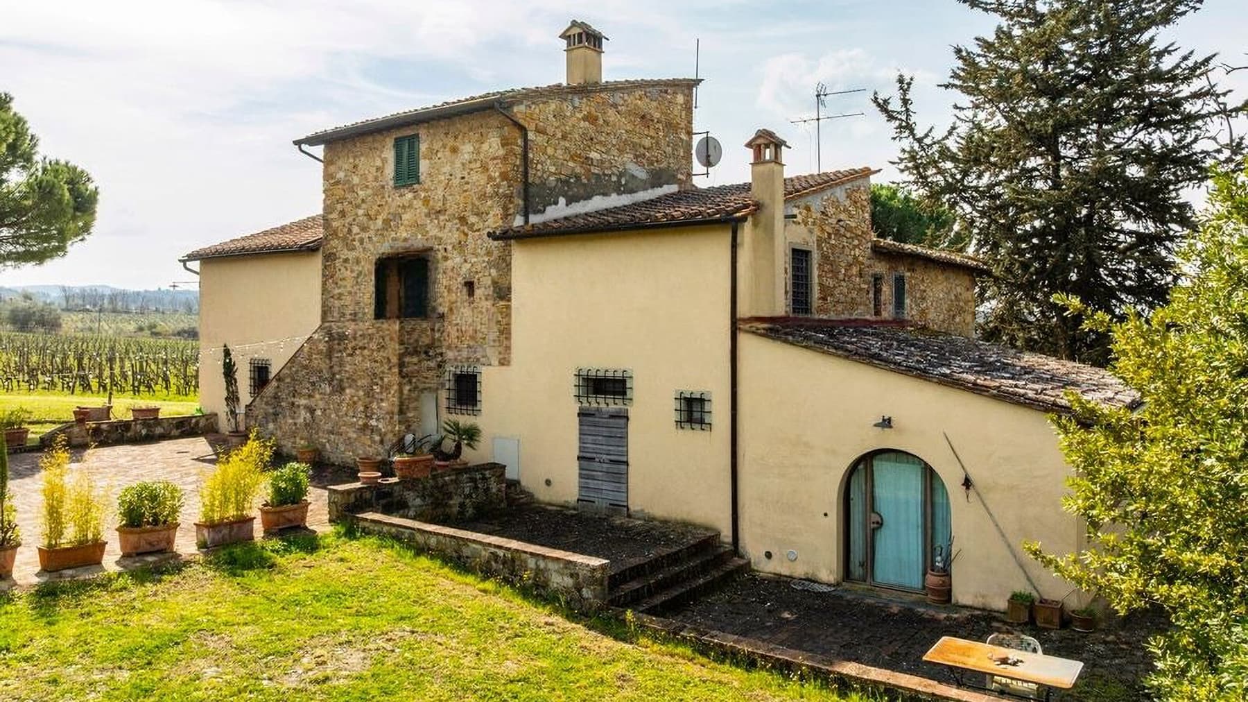 Casale con Vigneti nel Cuore del Chianti, San Donato
