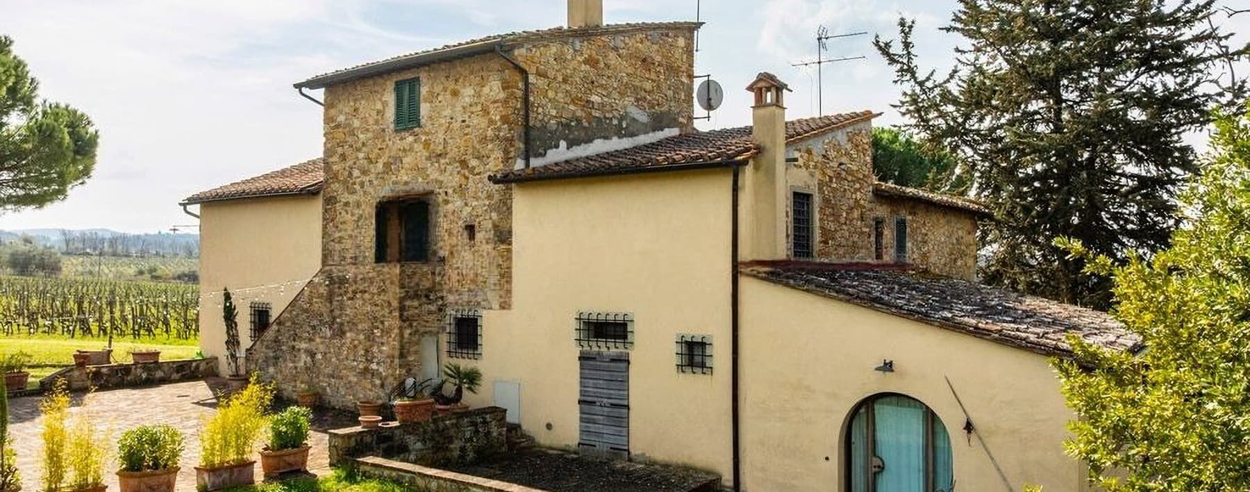 Casale con Vigneti nel Cuore del Chianti, San Donato