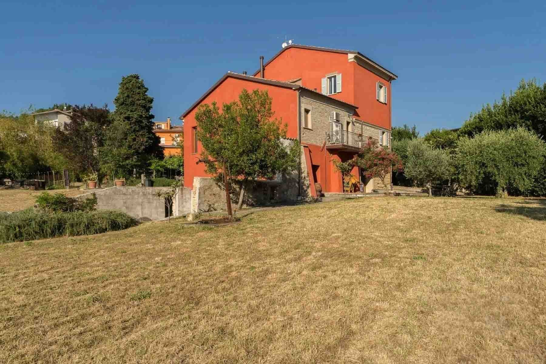 Casale di charme a Mombaroccio con vista mare
