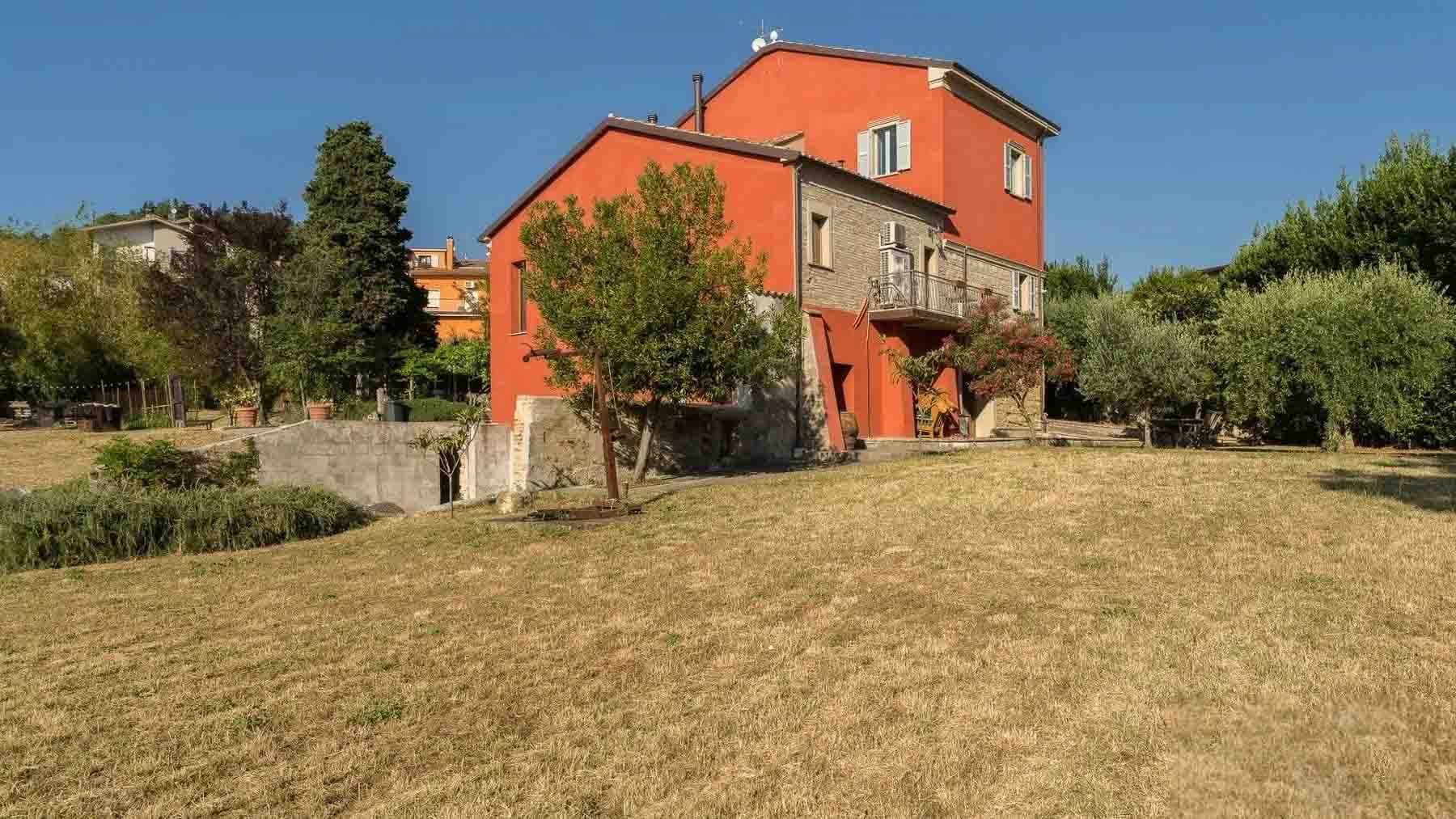 Casale di charme a Mombaroccio con vista mare