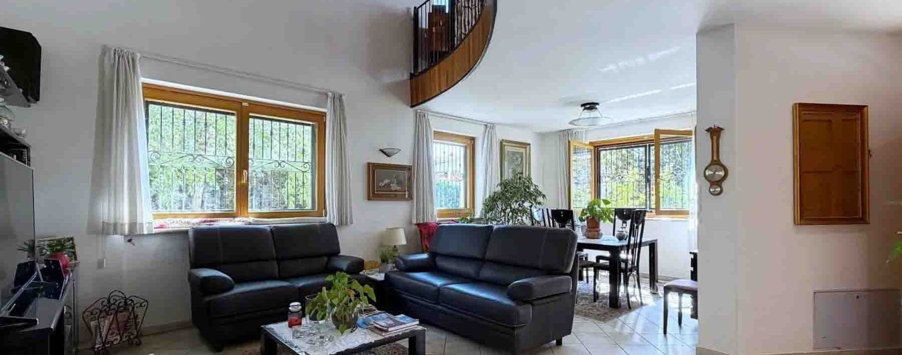 Villetta a schiera ad Ala con sauna e ampio giardino