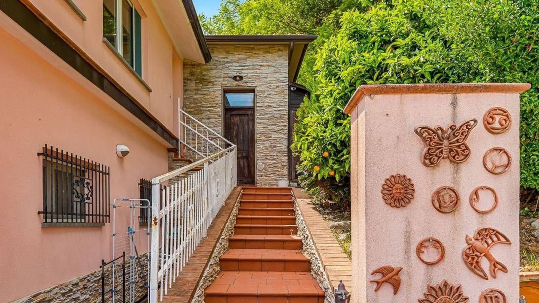 Charming Villa in Isola, Liguria