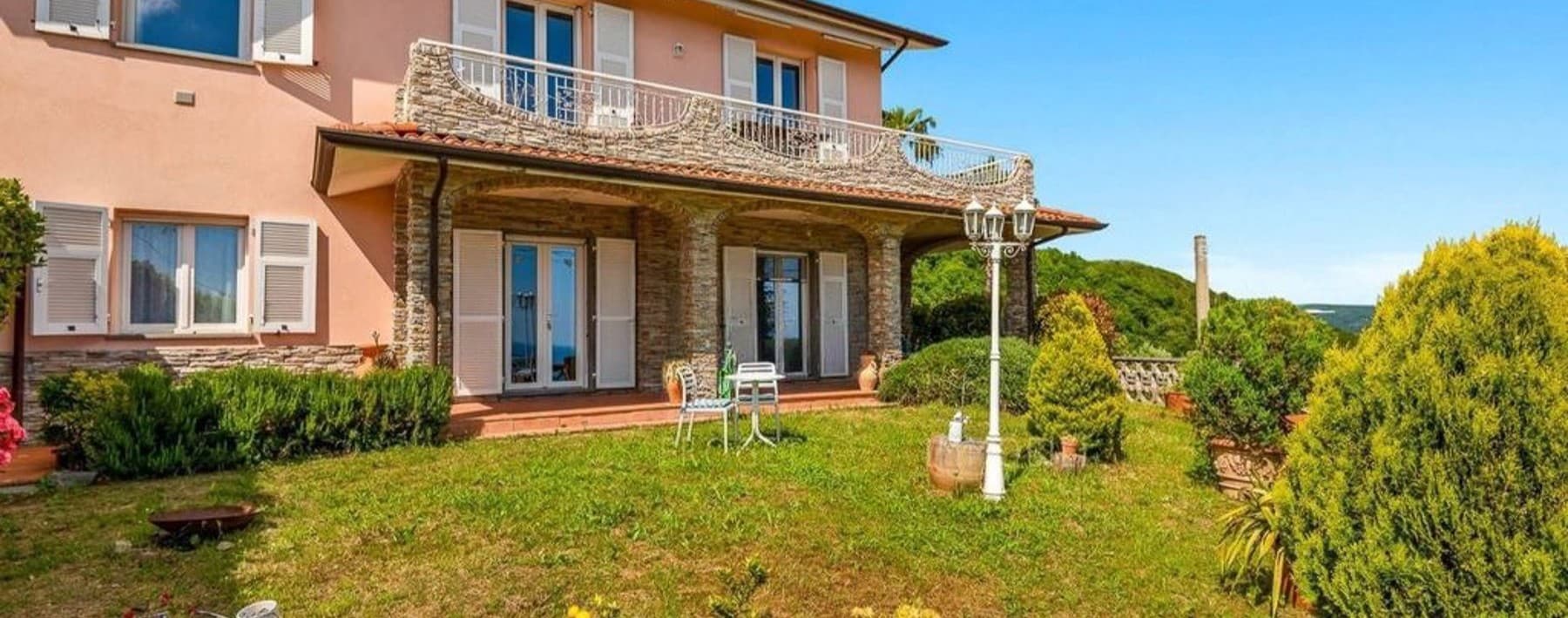 Charming Villa in Isola, Liguria