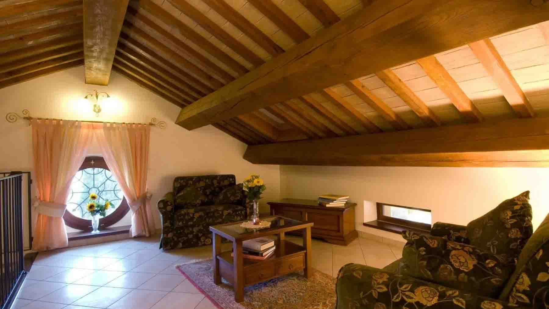 Villa storica con piscina e giardino a Macerata