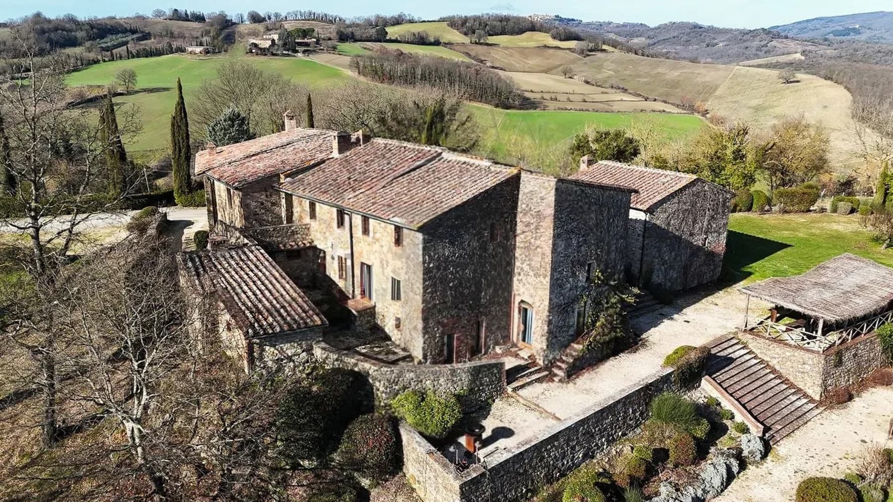 Casale in pietra nella campagna toscana, Chiusdino