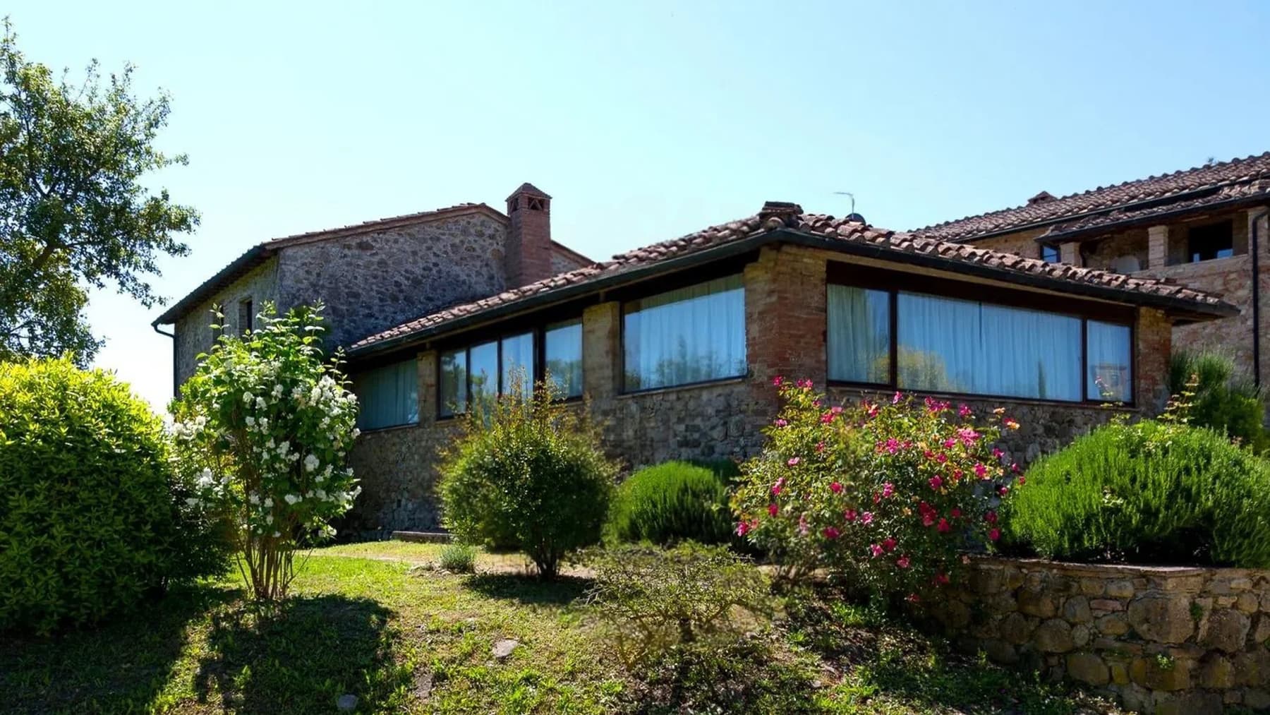 Casale in pietra nella campagna toscana, Chiusdino