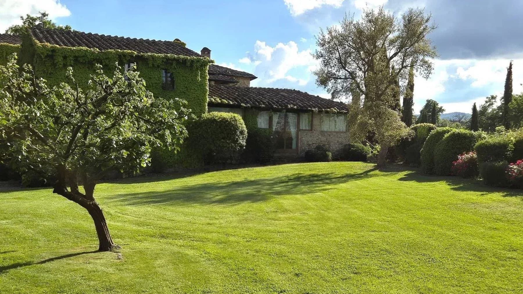 Casale in pietra nella campagna toscana, Chiusdino