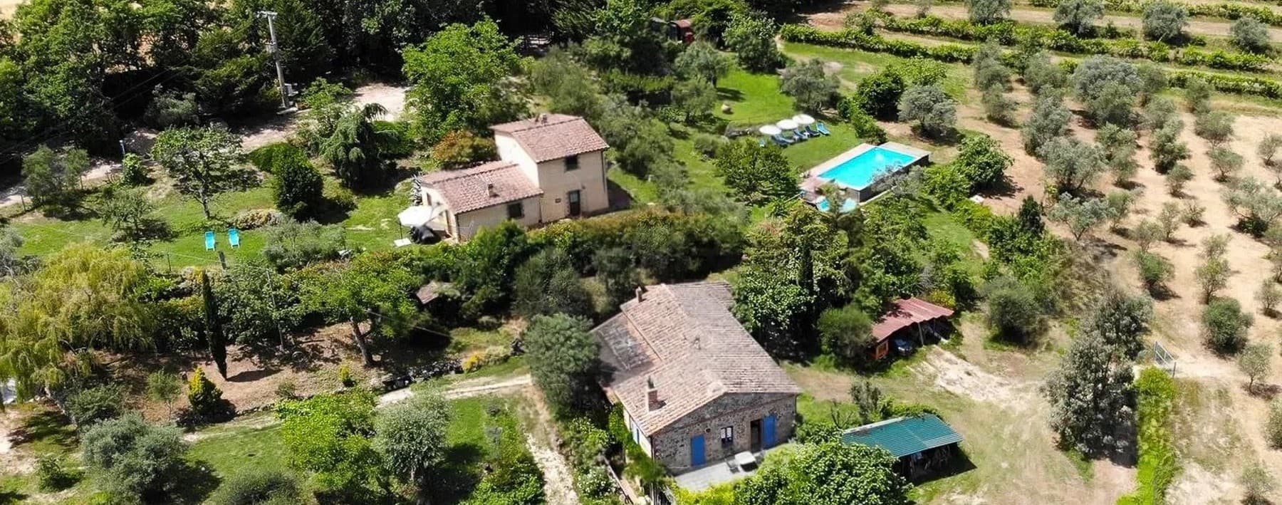 Casale panoramico in vendita nella campagna senese