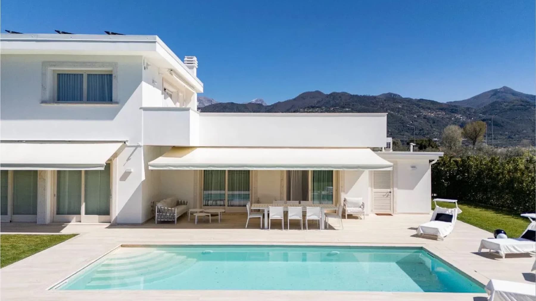Villa moderna con parco a Forte dei Marmi, Toscana