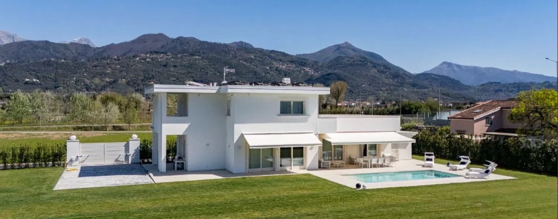 Villa moderna con parco a Forte dei Marmi, Toscana