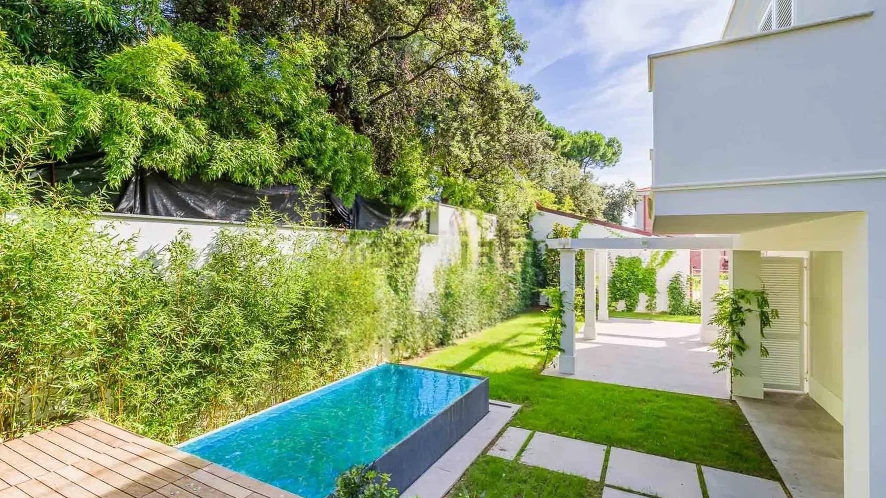 Villa bifamiliare a Forte dei Marmi, vista mare