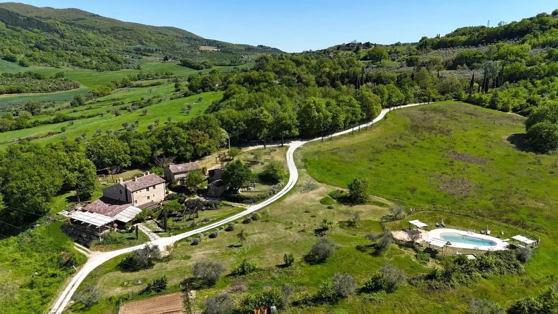 Casale toscano con piscina a Casole d'Elsa