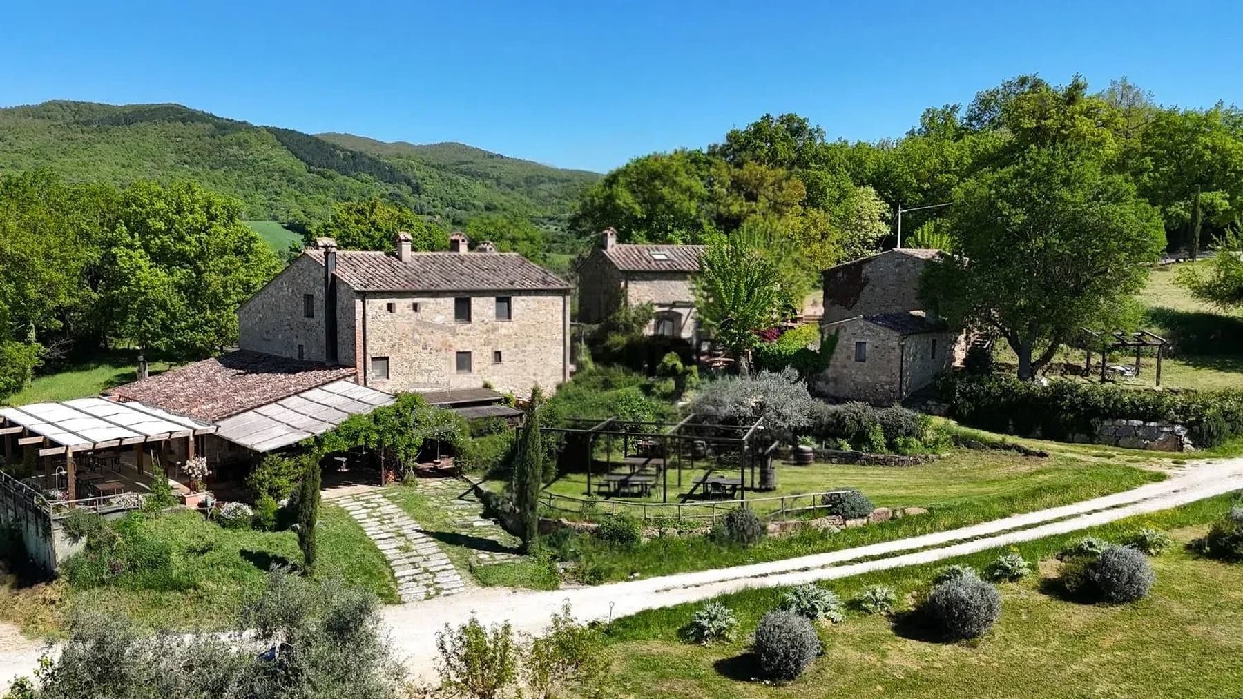 Casale toscano con piscina a Casole d'Elsa