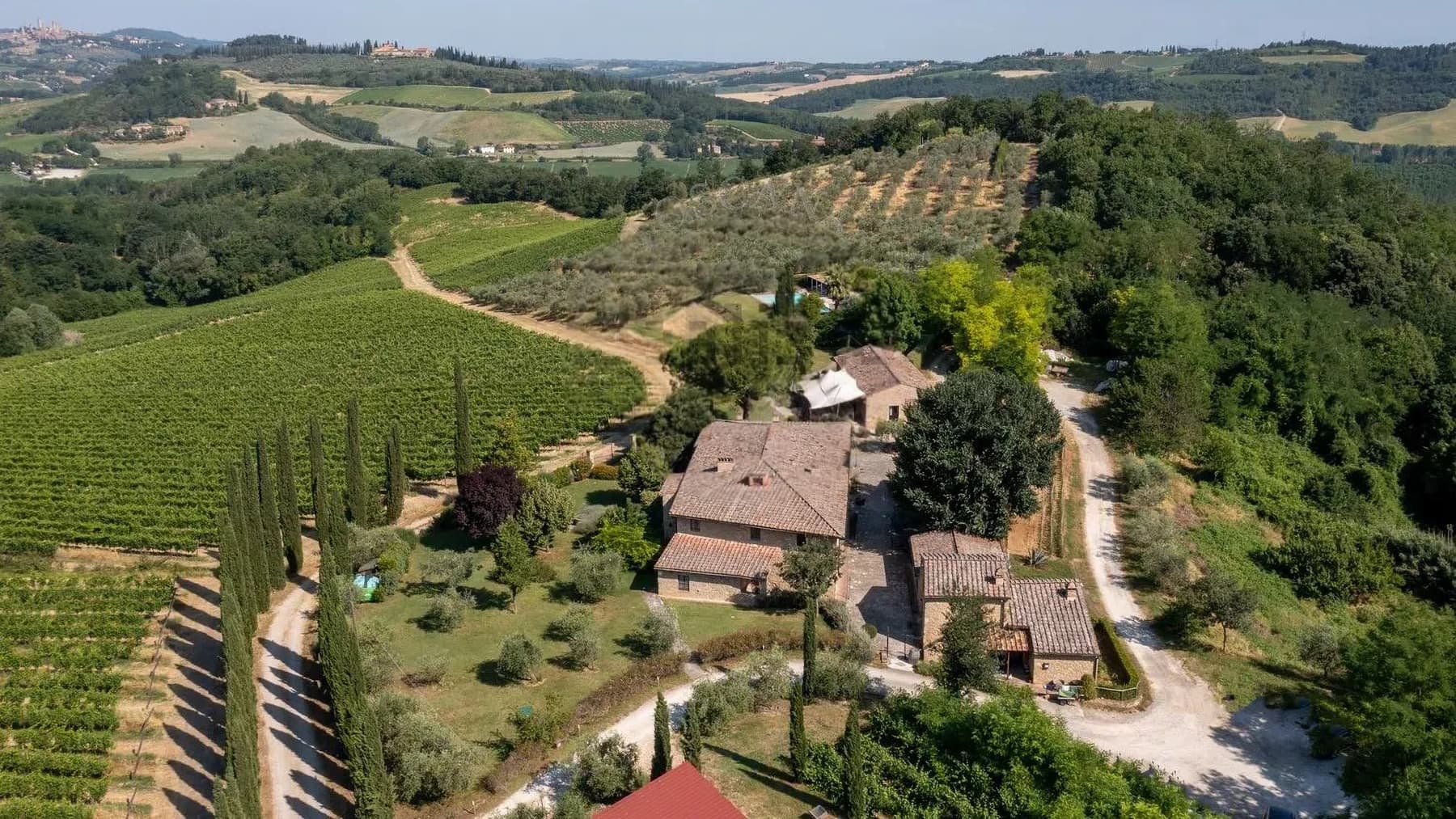 Casale toscano con vigneti a San Gimignano