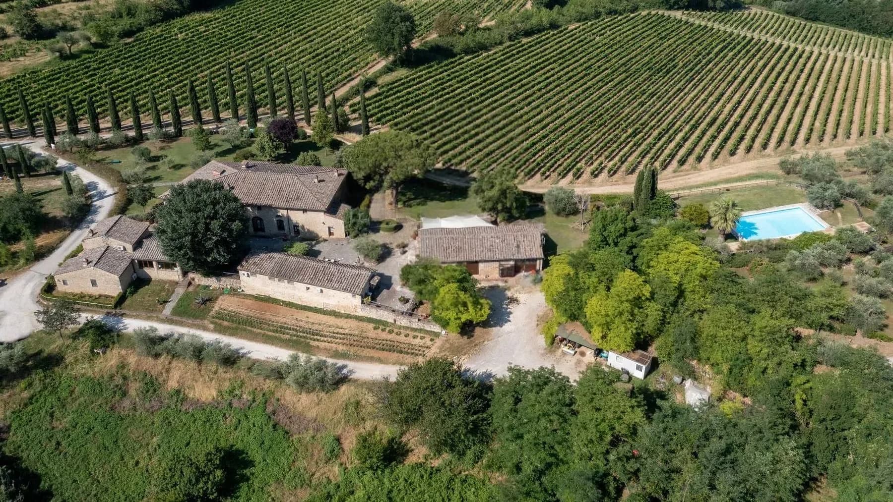 Casale toscano con vigneti a San Gimignano