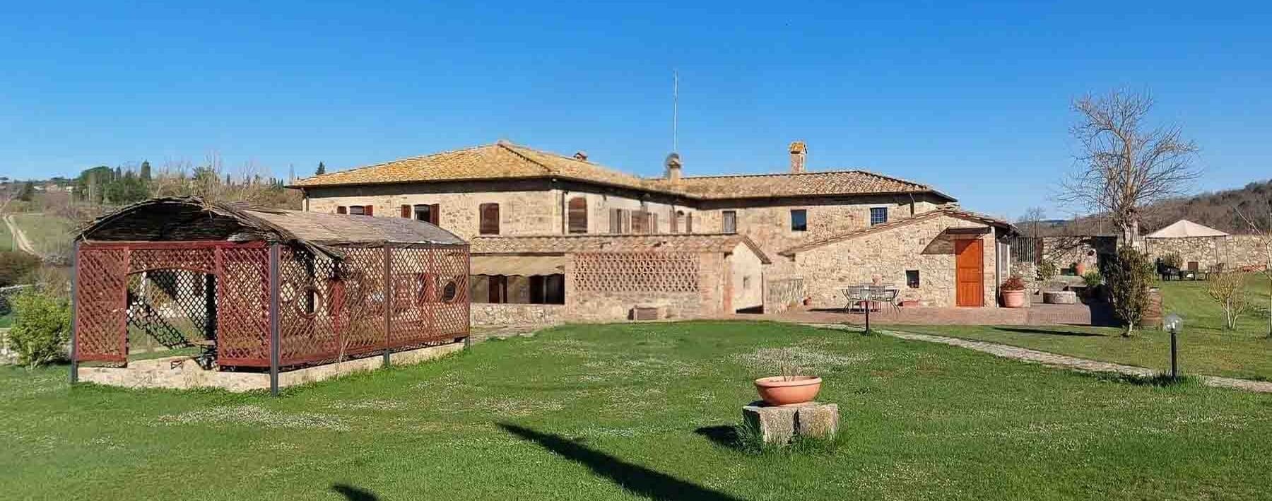 Estate Complex in Chianti, Tuscany's Scenic Beauty