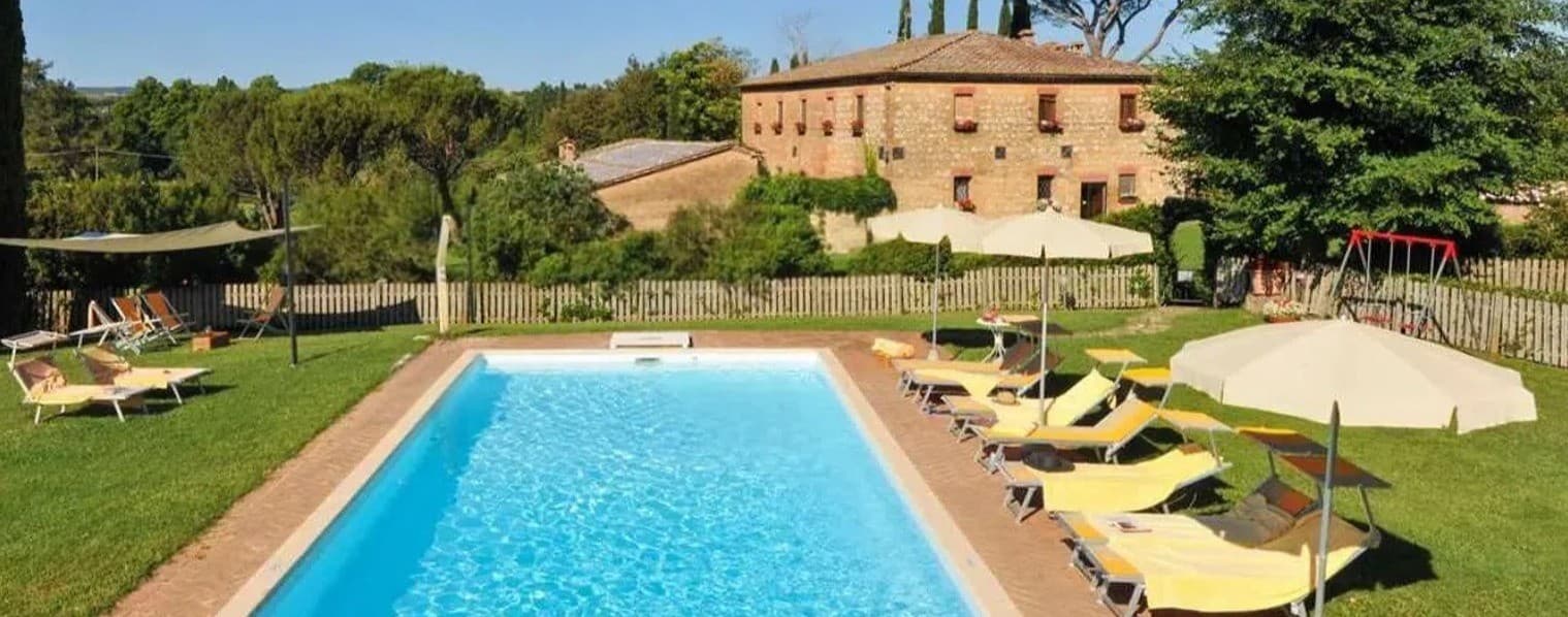 Casale seicentesco con tartufaia a Siena, cuore della Toscana