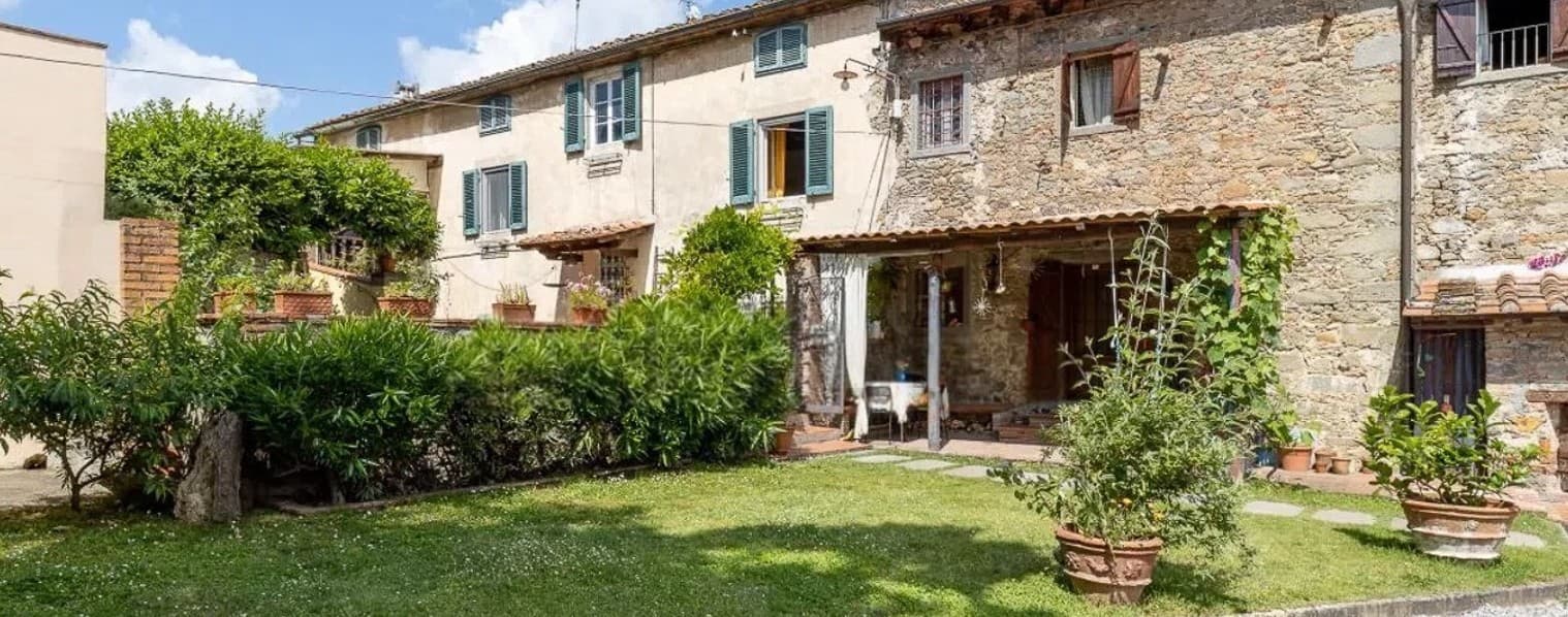 Casale panoramico a Lucca, Toscana, con ampio giardino