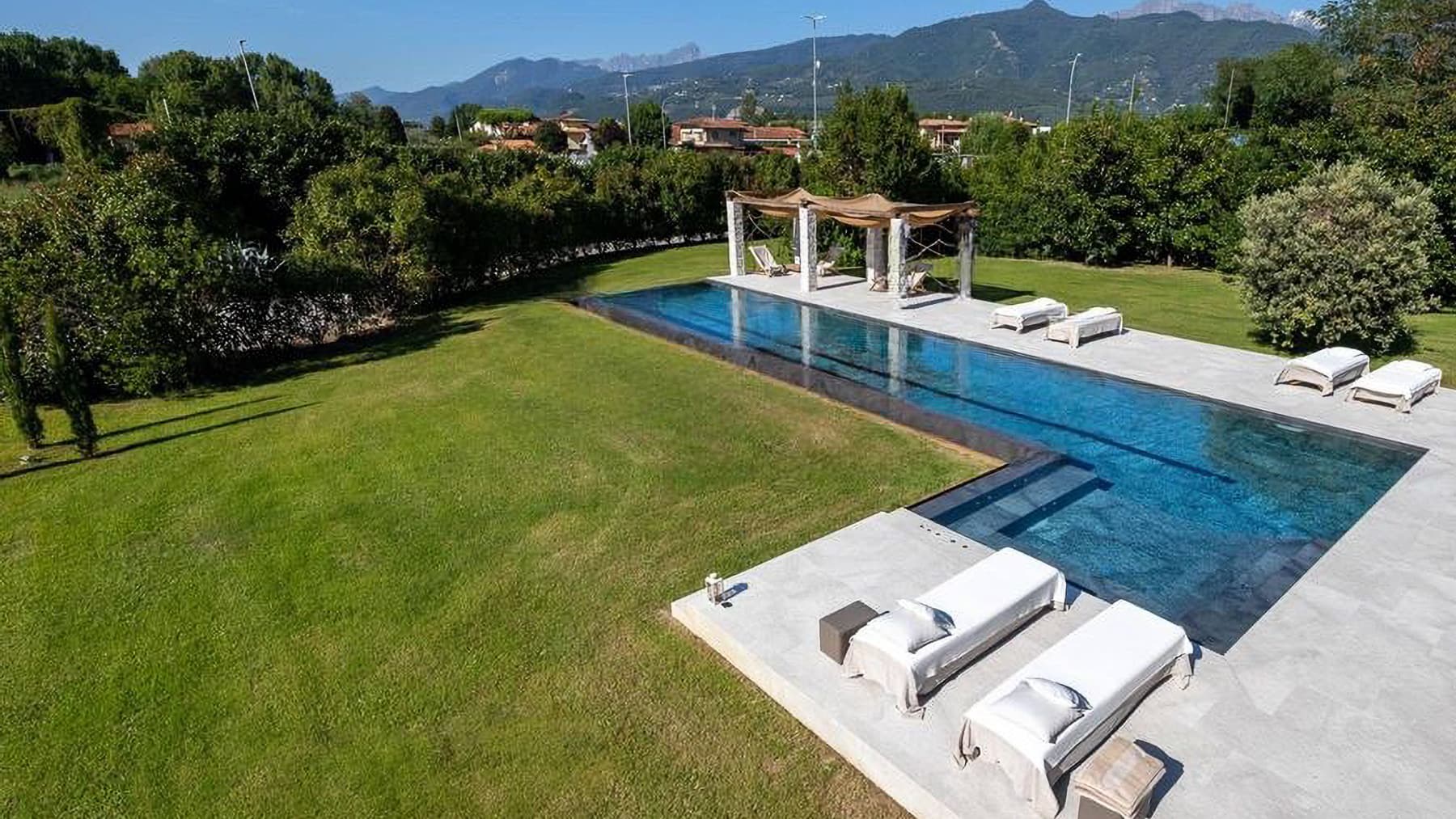 Charming Villa in Querceta, Tuscany