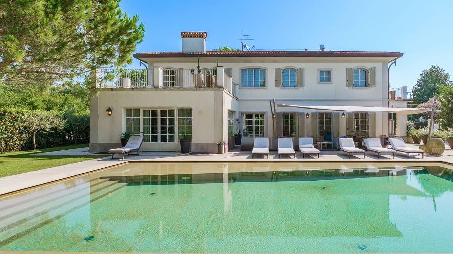Villa in Prestigious Forte dei Marmi, Tuscany