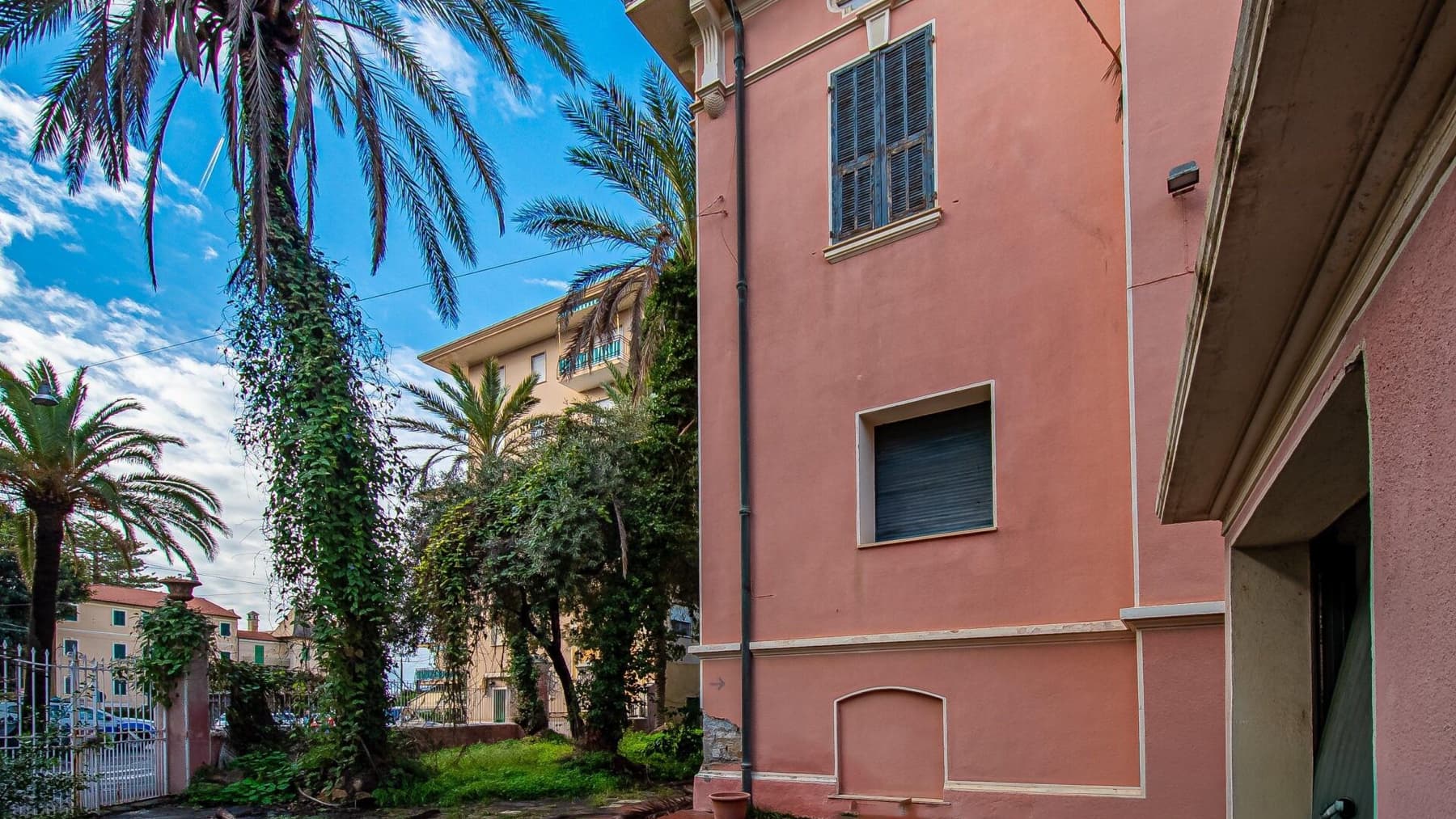 Villa da ristrutturare nel cuore di Bordighera
