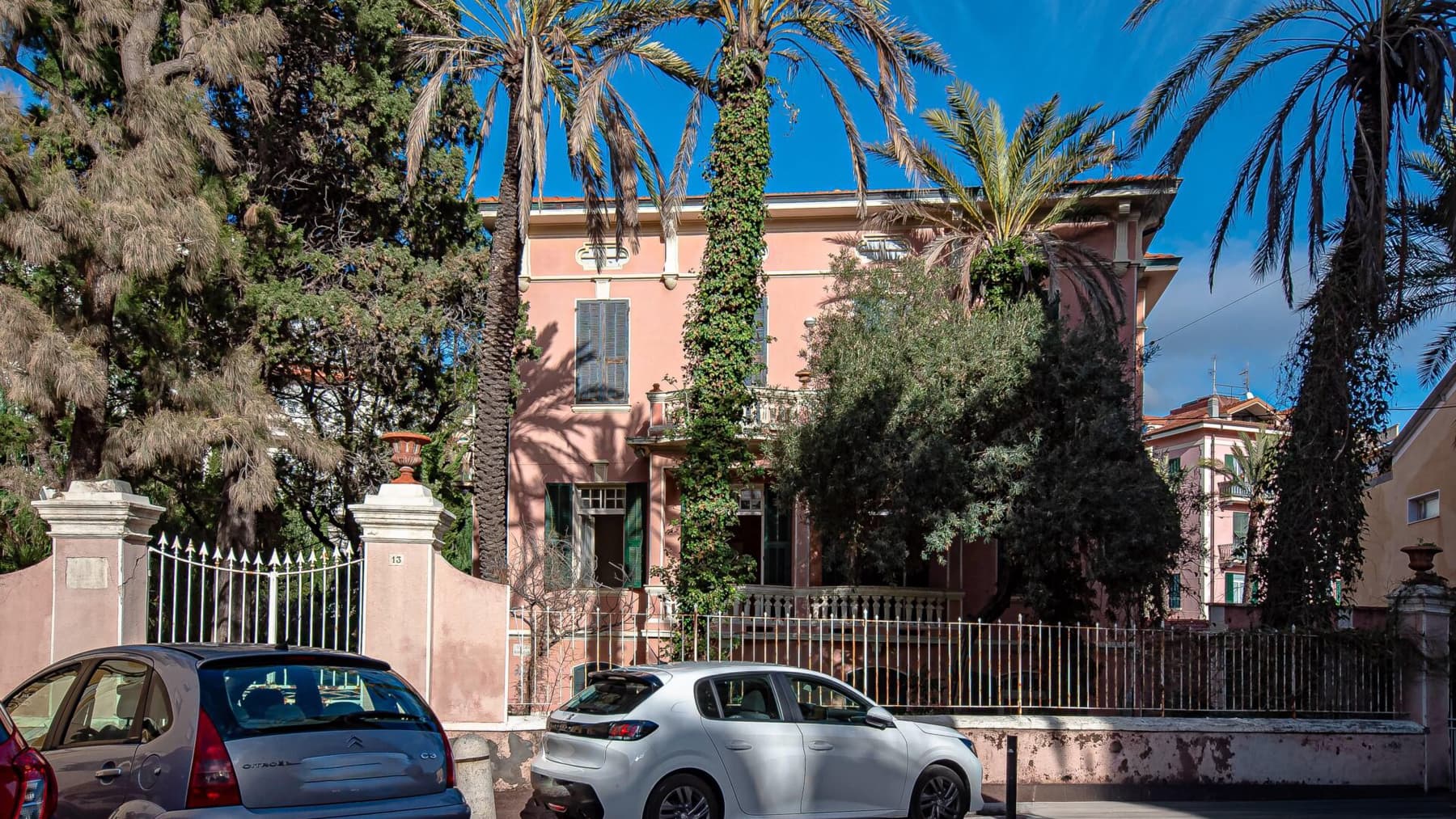 Villa da ristrutturare nel cuore di Bordighera