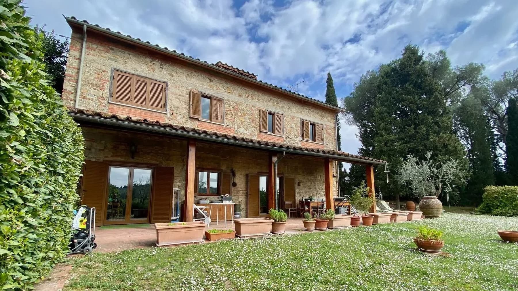 Villa in pietra con vista panoramica a Santa Cristina