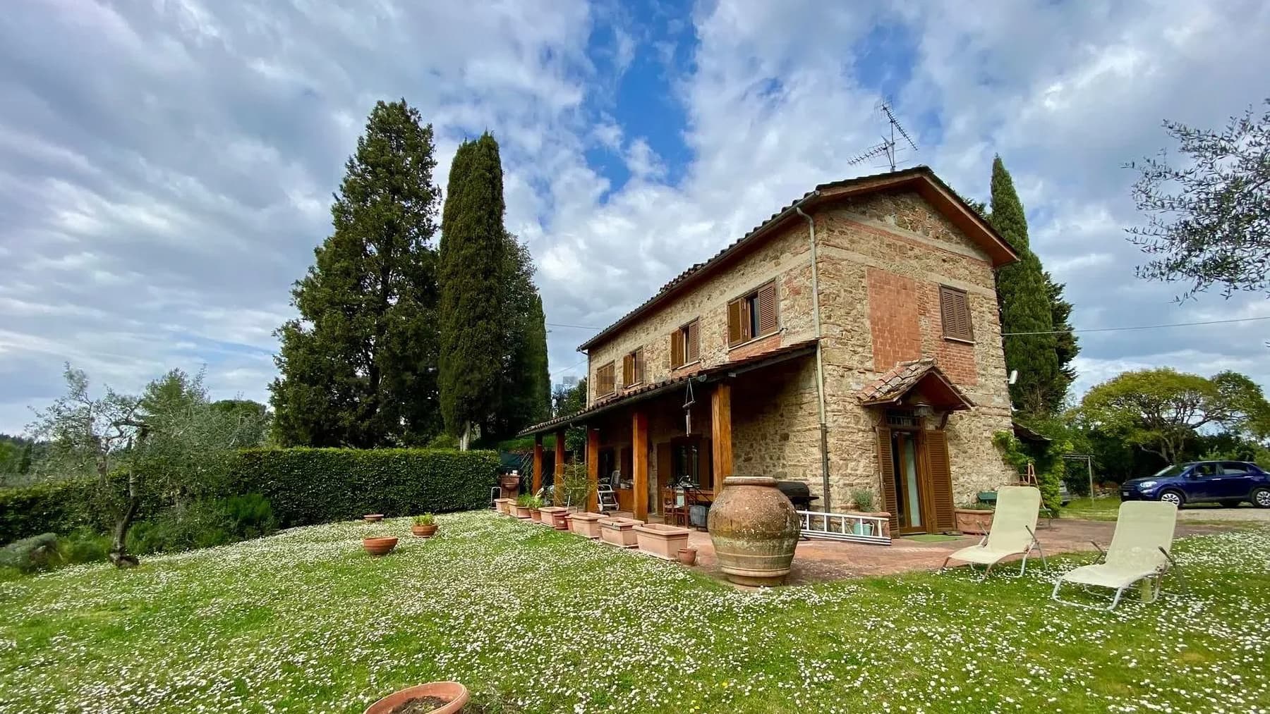 Villa in pietra con vista panoramica a Santa Cristina