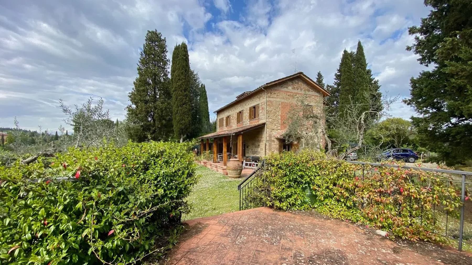 Villa in pietra con vista panoramica a Santa Cristina