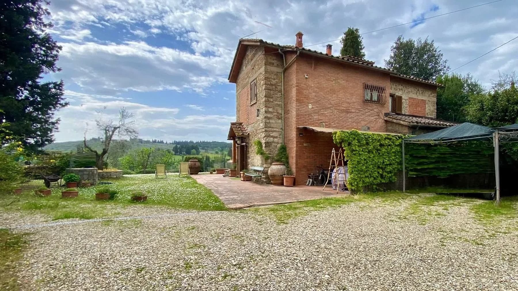 Villa in pietra con vista panoramica a Santa Cristina