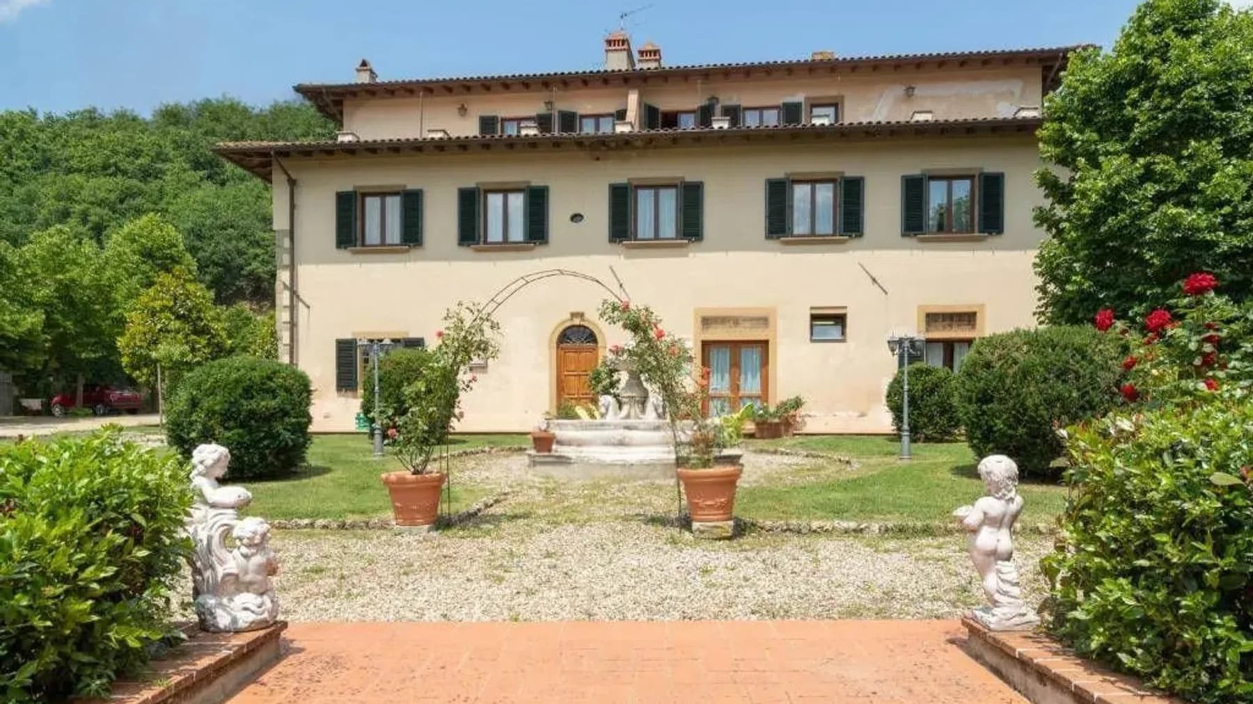 Casale con agriturismo a Dicomano, nel cuore della Toscana