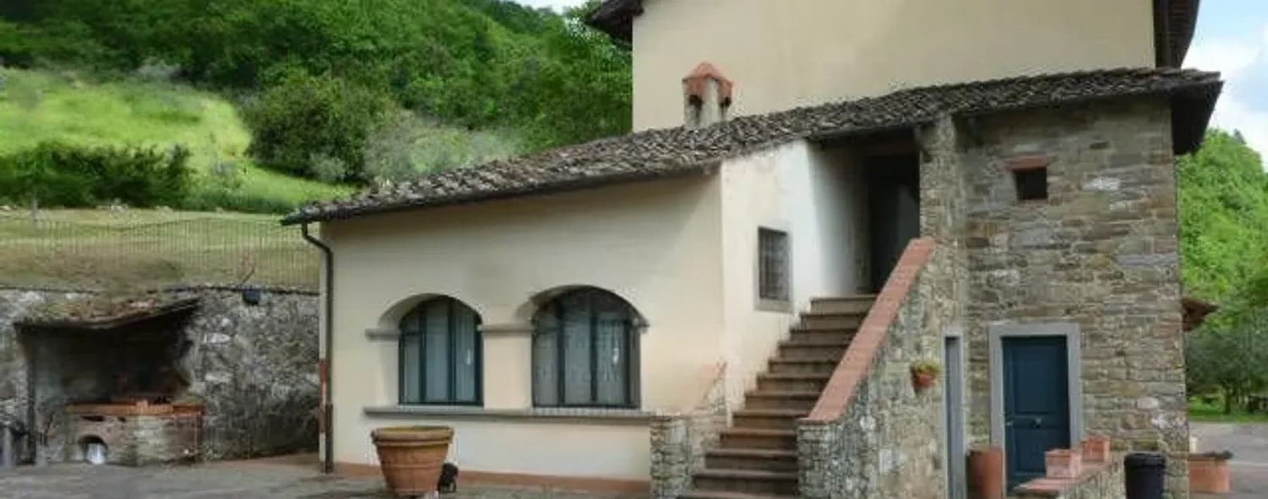 Casale panoramico a Dicomano, Toscana, con piscina e vigneto