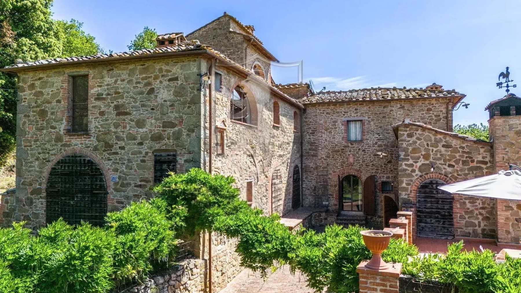 Casale storico in Toscana, tra Siena e Val d'Orcia