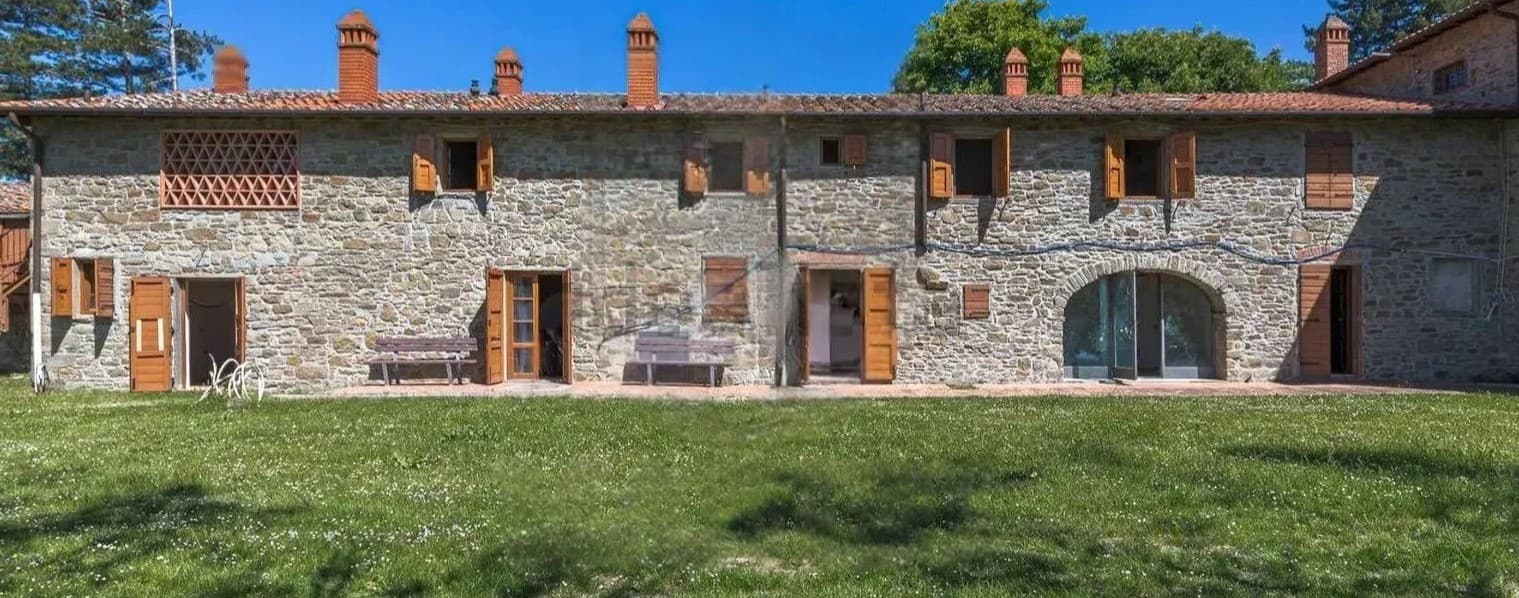Tenuta-Complesso a Loro Ciuffenna, Toscana