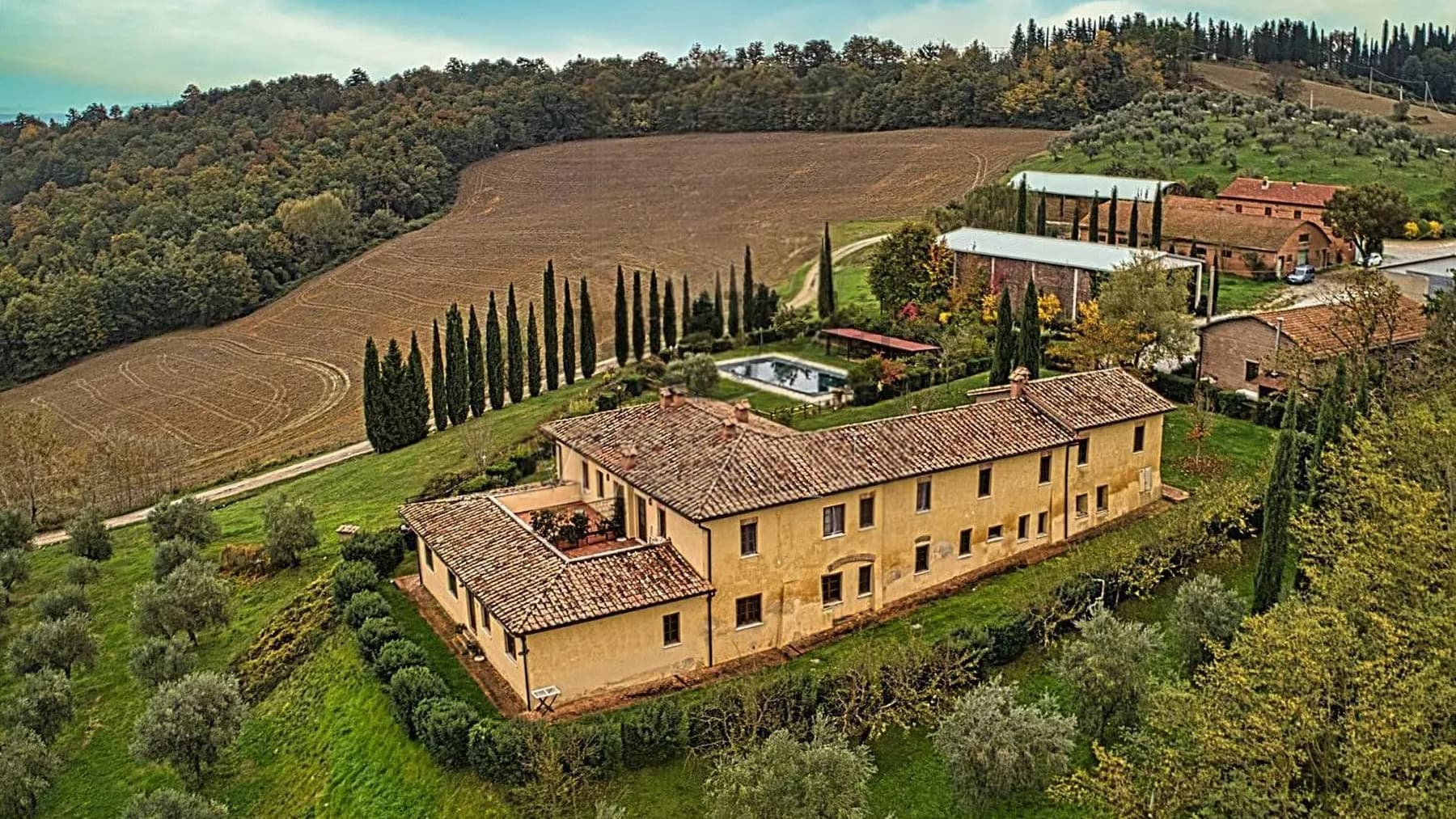 Tenuta di prestigio ad Asciano, Toscana, con piscina
