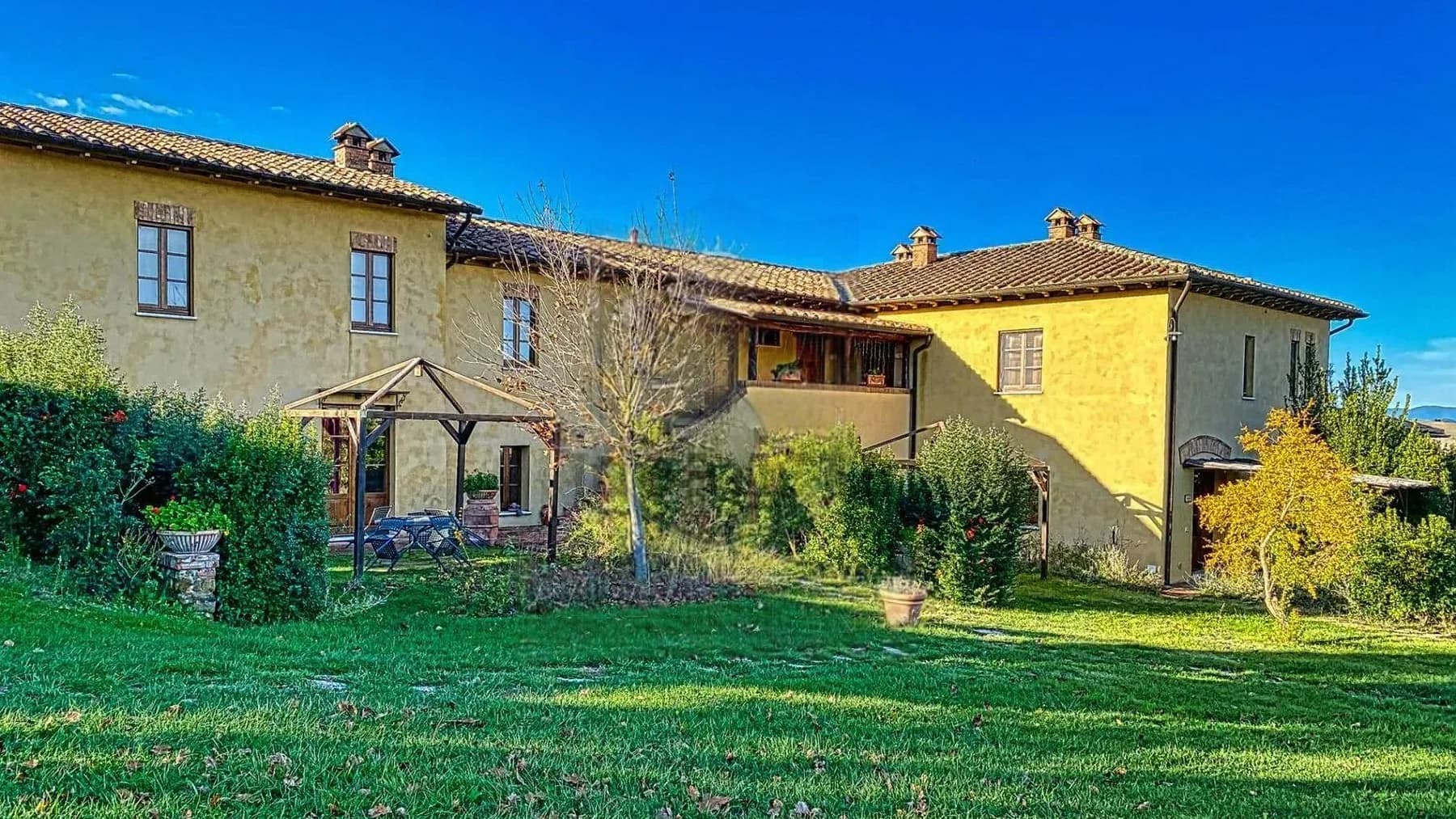 Tenuta di prestigio ad Asciano, Toscana, con piscina
