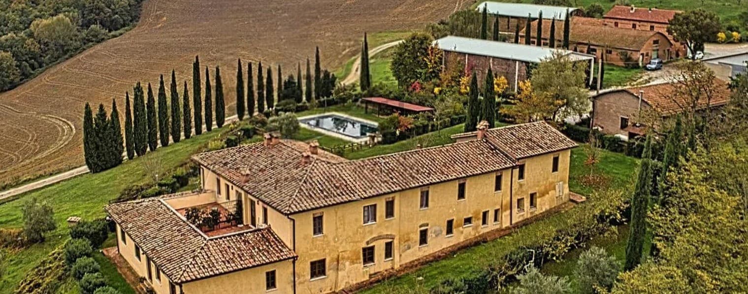 Tenuta di prestigio ad Asciano, Toscana, con piscina