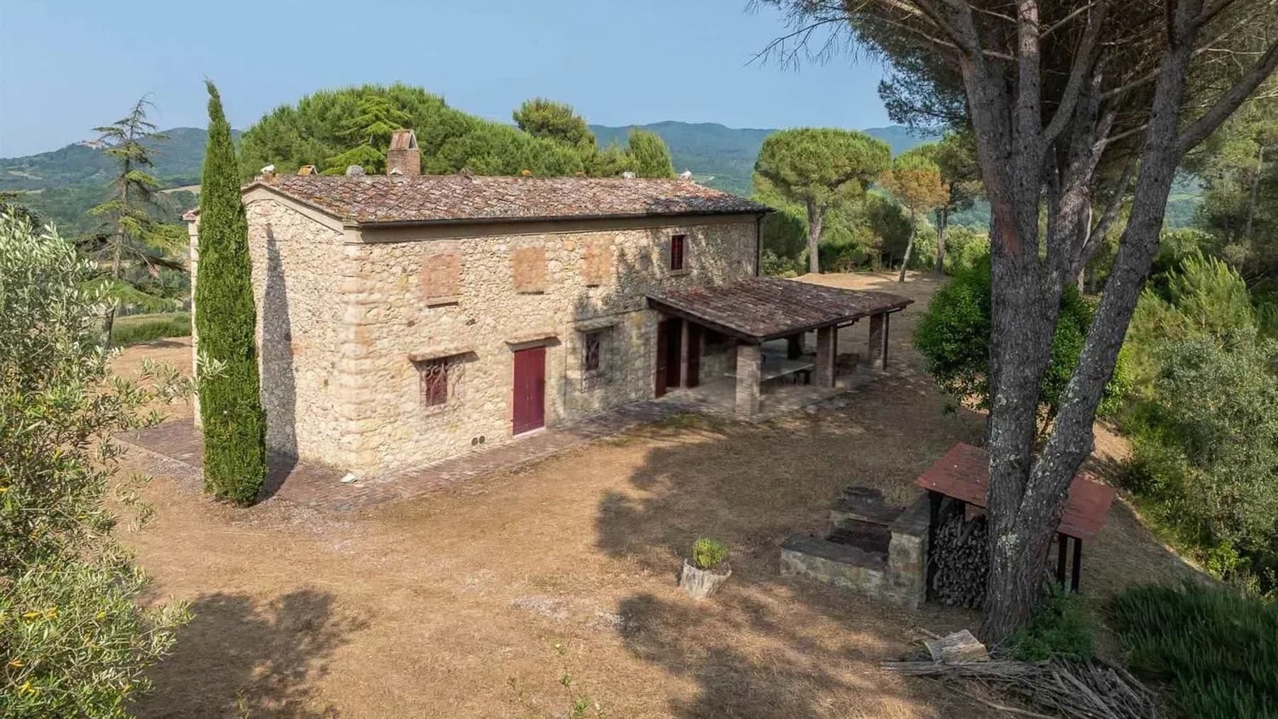 Casale in pietra a Bibbona, cuore della Toscana