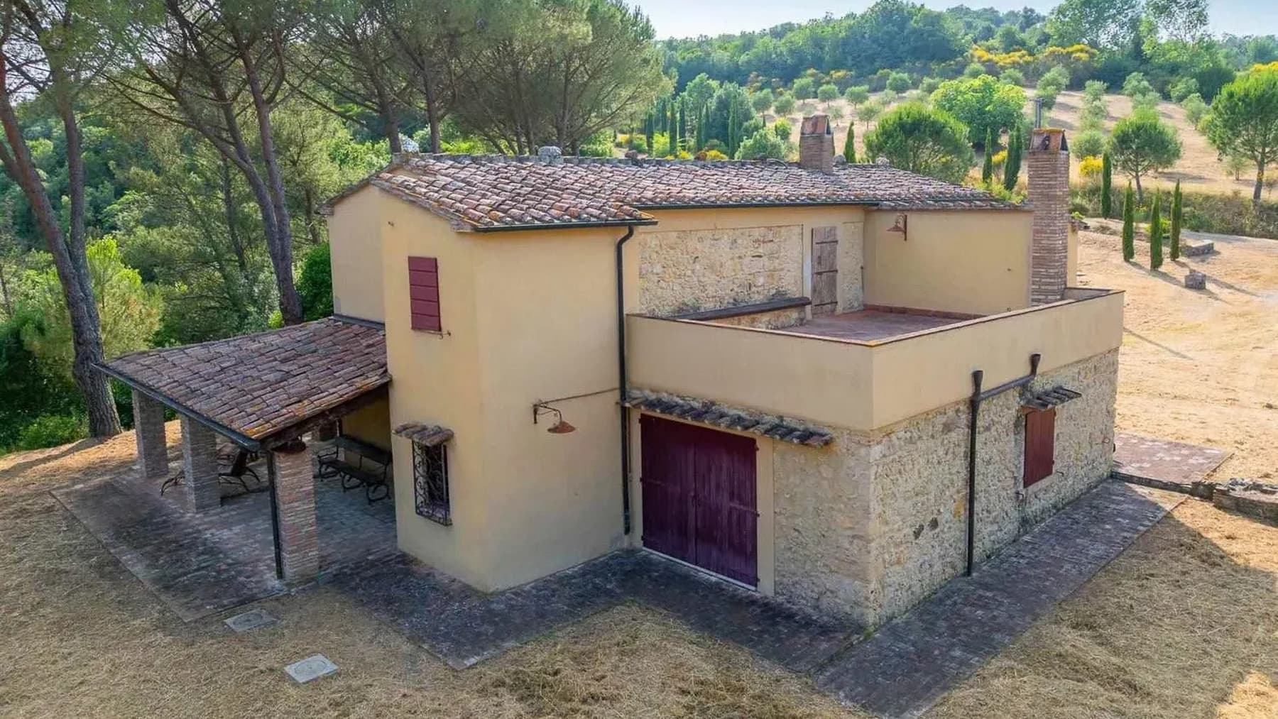 Casale in pietra a Bibbona, cuore della Toscana