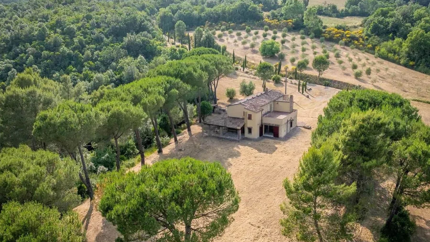 Casale in pietra a Bibbona, cuore della Toscana