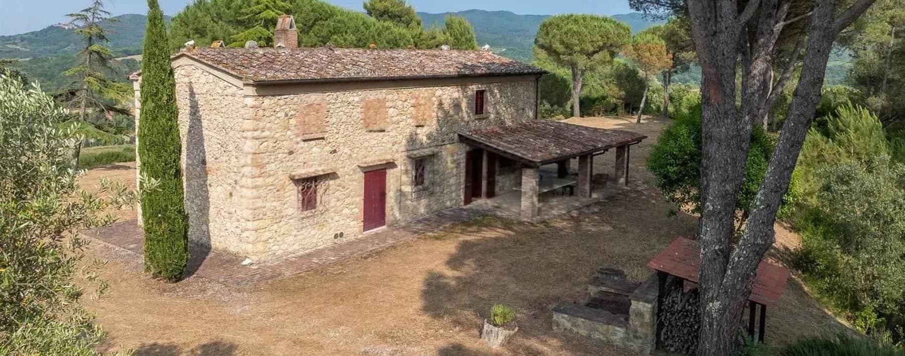 Casale in pietra a Bibbona, cuore della Toscana