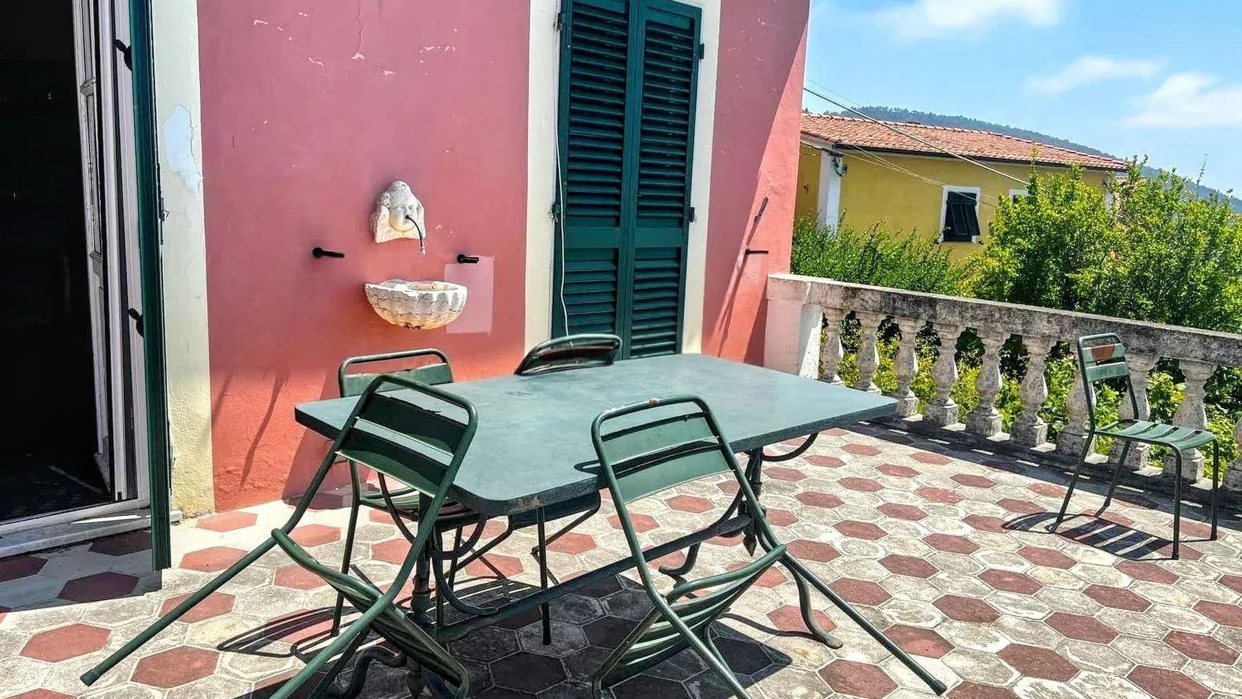 Detached House in Lerici, Liguria's Scenic Beauty
