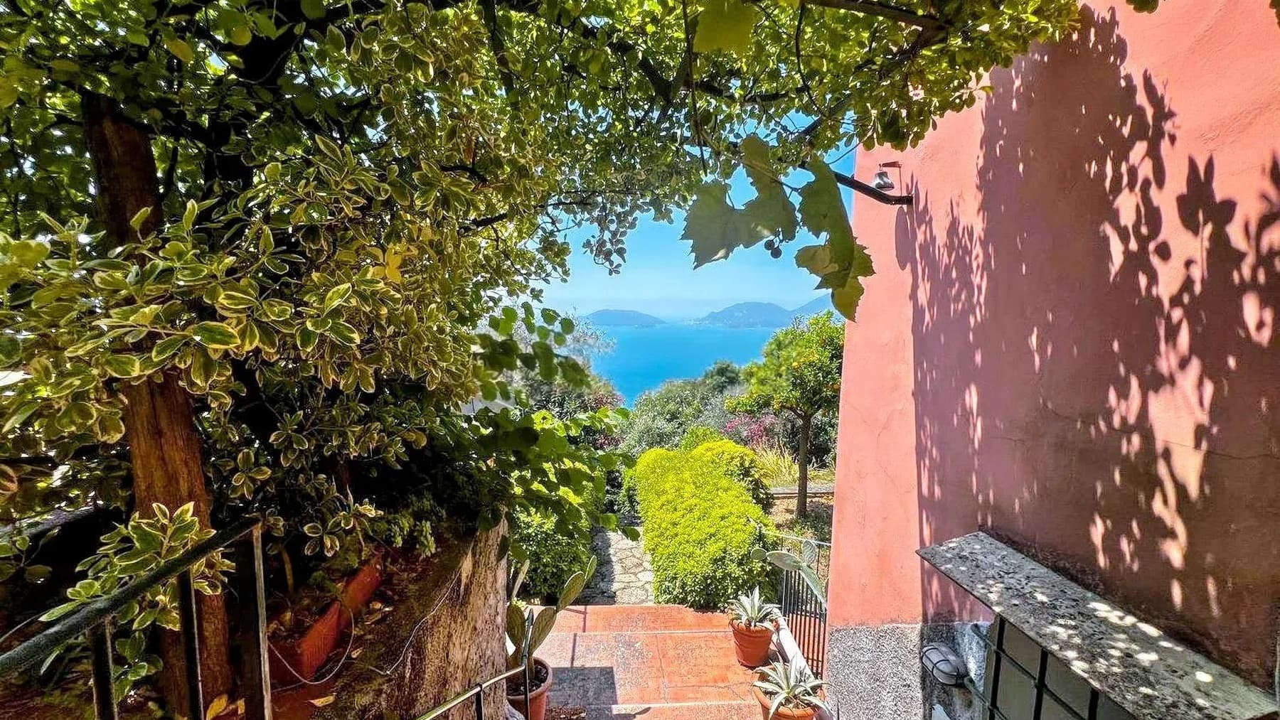 Detached House in Lerici, Liguria's Scenic Beauty