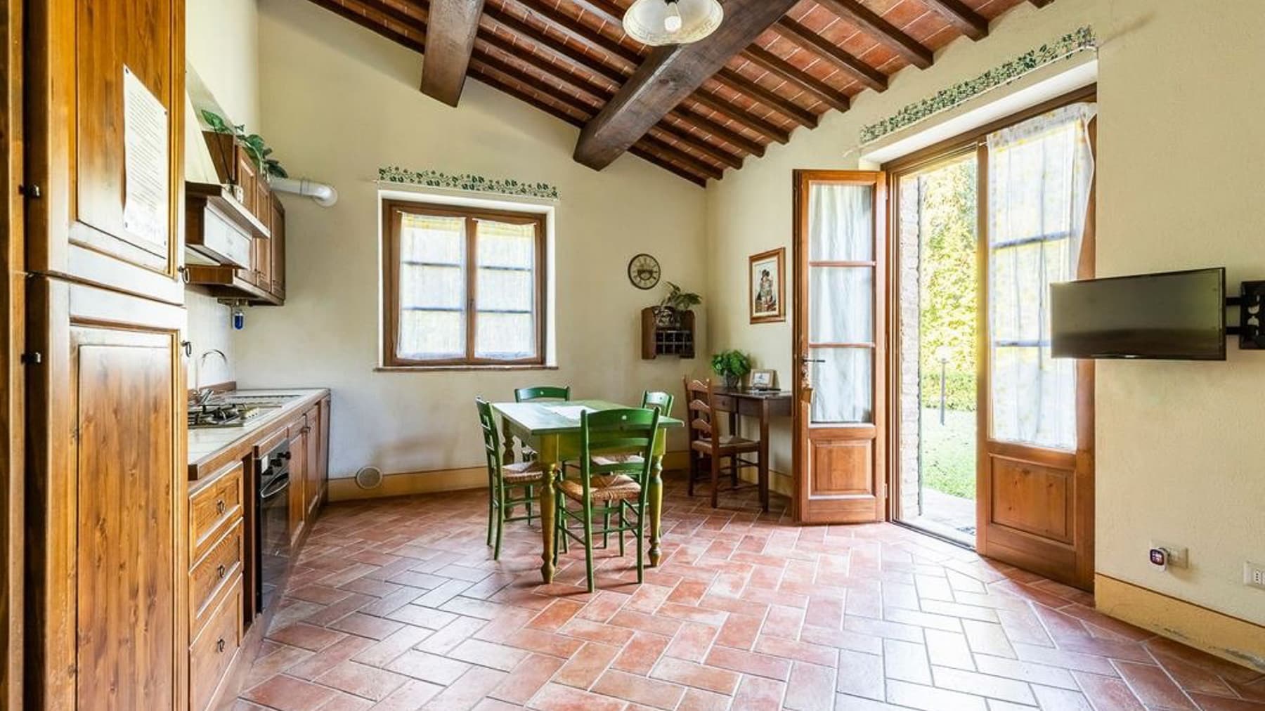 Casale con Piscina nelle Crete Senesi, Toscana