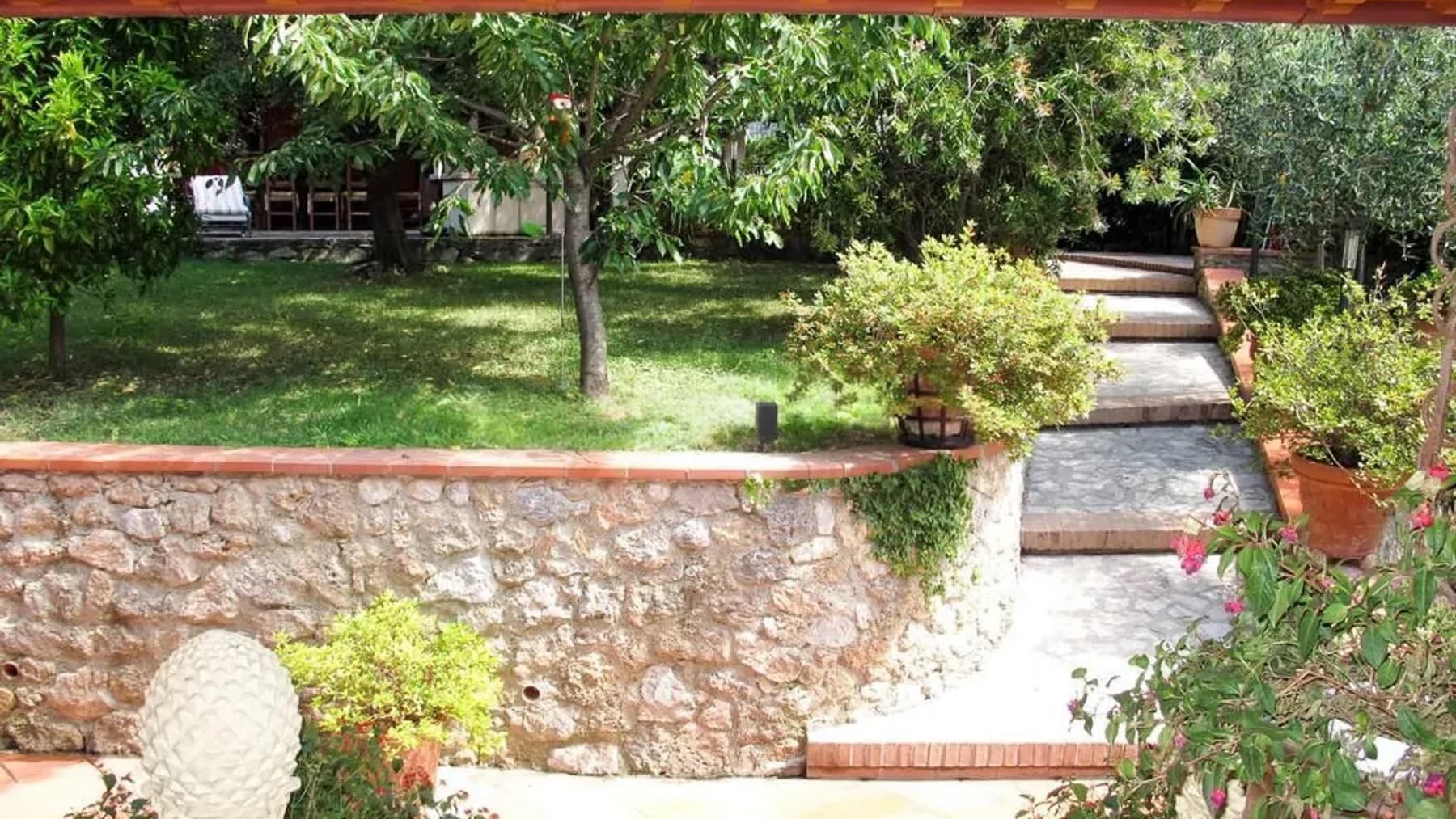 Villa con Giardino e Piscina a Corsanico, Toscana