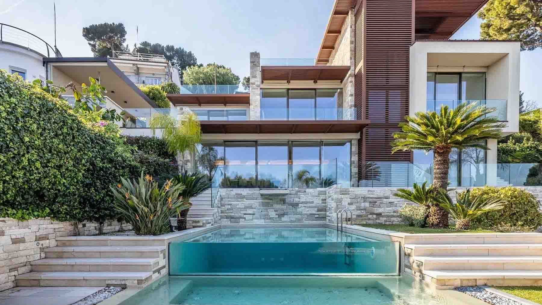 Villa contemporanea con vista mare ad Andora